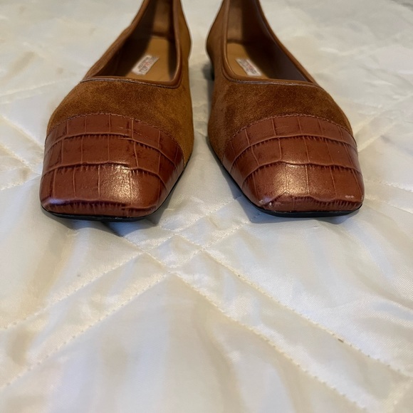 Bruno Magli Brown Suede and Leather at toe & heel.  Great shoe w/ attitude! NWOT - Picture 2 of 11